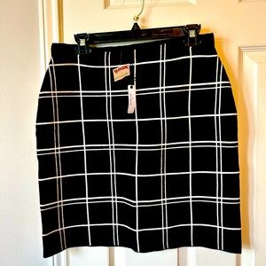 NWT Milano Black and White Plaid Skirt Size Large‎